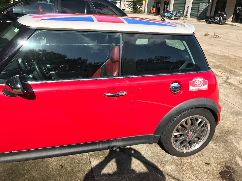 Illustration for article titled At $7,000 Would You Drop the Hammer on This 2004 Mini Cooper MC40?